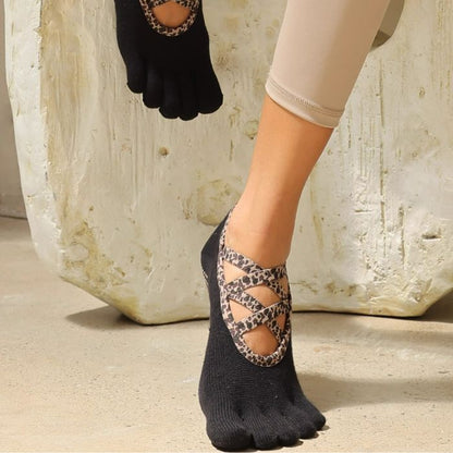 Full Toe Untamed Low Rise Grip Socks-black 1