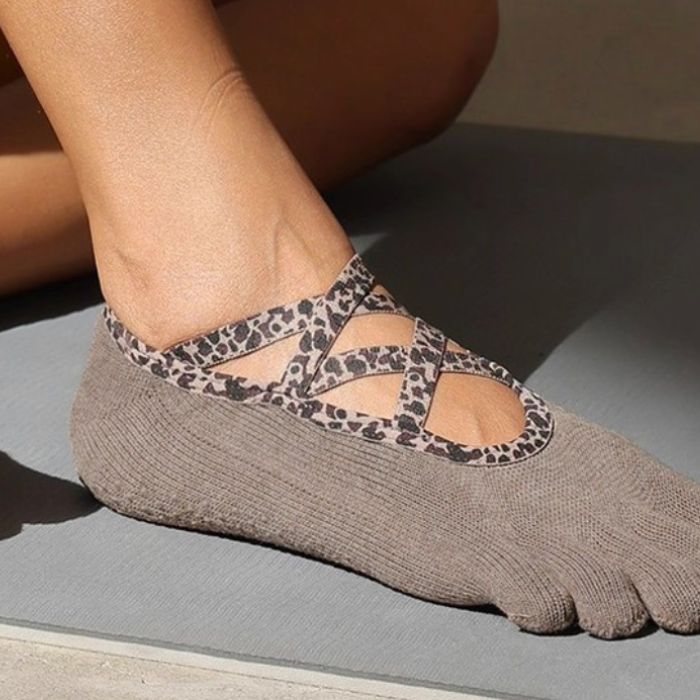 Full Toe Untamed Low Rise Grip Socks-brown 2