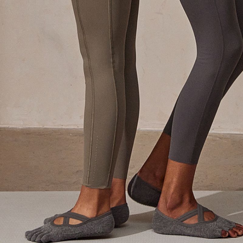 Half Toe Aura Low Rise Grip Socks  pilasole gray 1